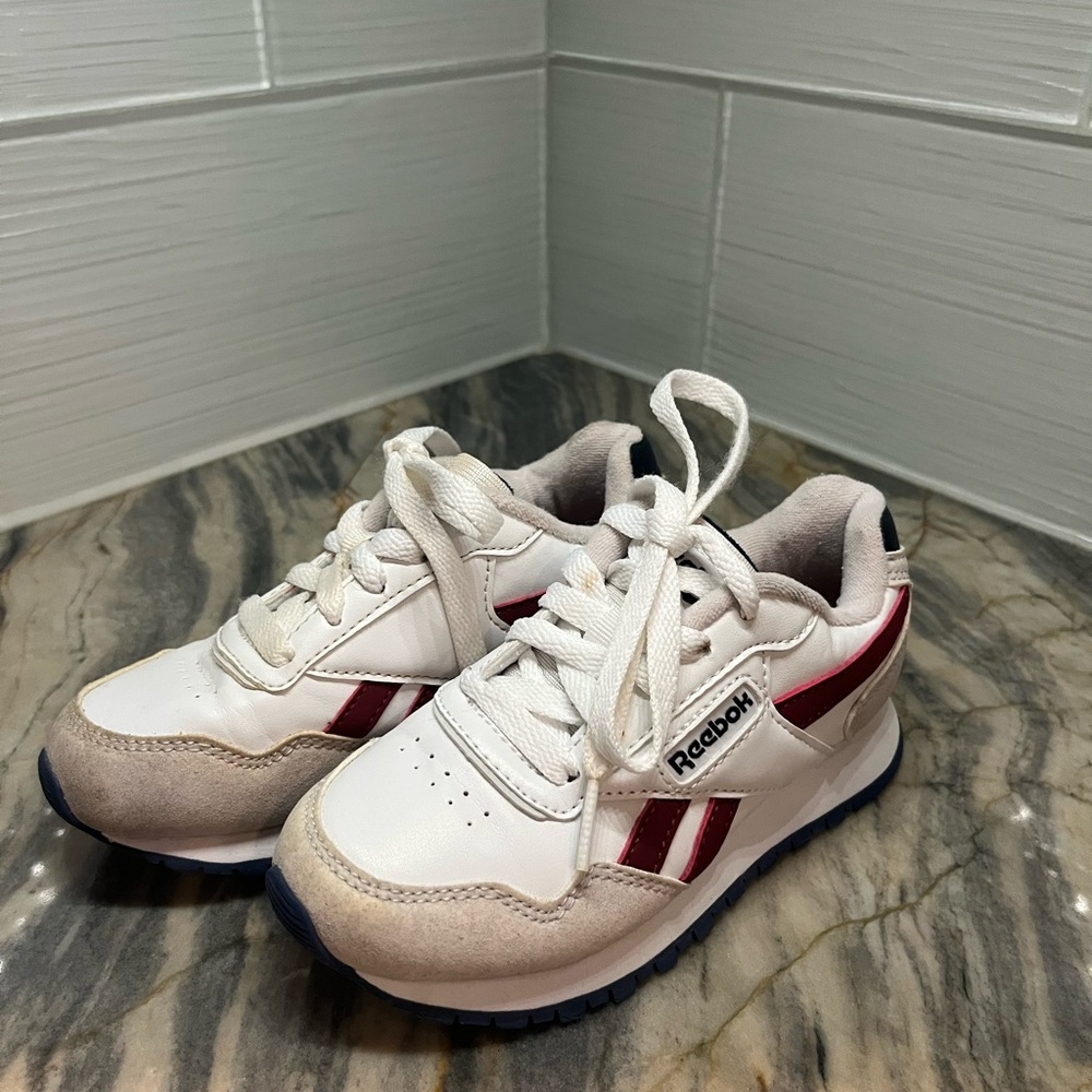 Reebok Toddler Sneaker Size 11 White/Wine/Beige Cushioned Lace up Shoes